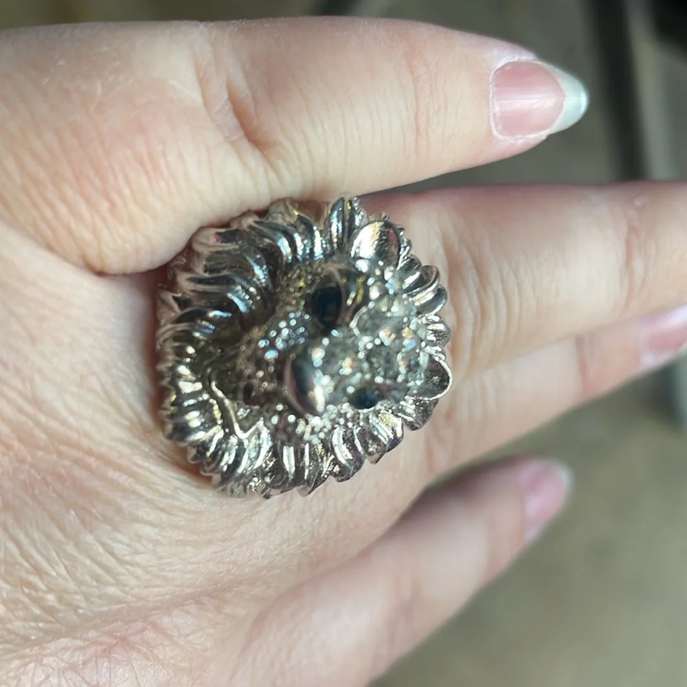 - Lion ring for Leo’s a zodiac sign in silver color